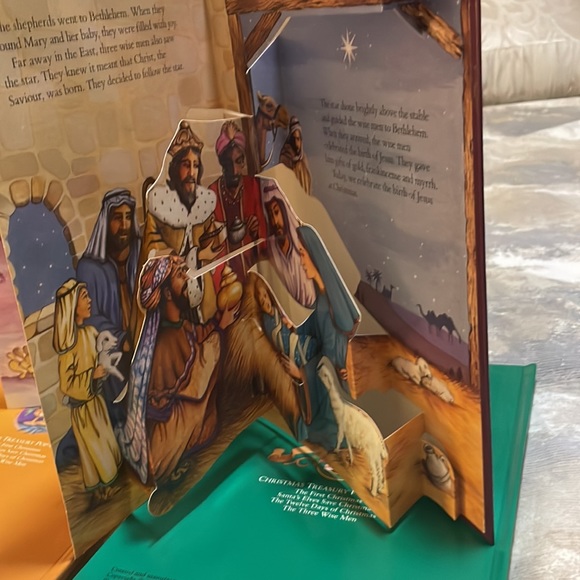 Vintage Christmas Treasury Pop-Up Series Set of 4 Books - Picture 13 of 16